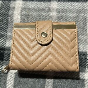New wallet without tag Color Tan.